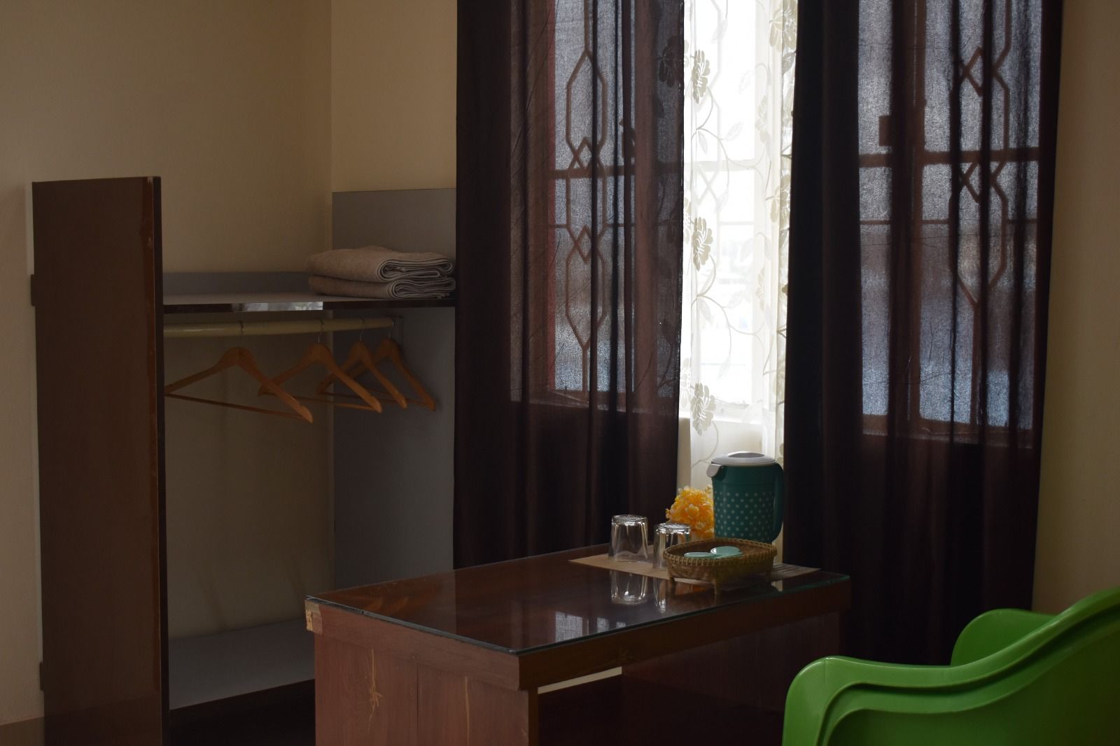 Work Desk & Seating