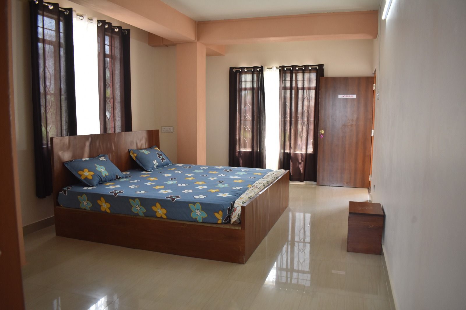 King Room with Valley Light
